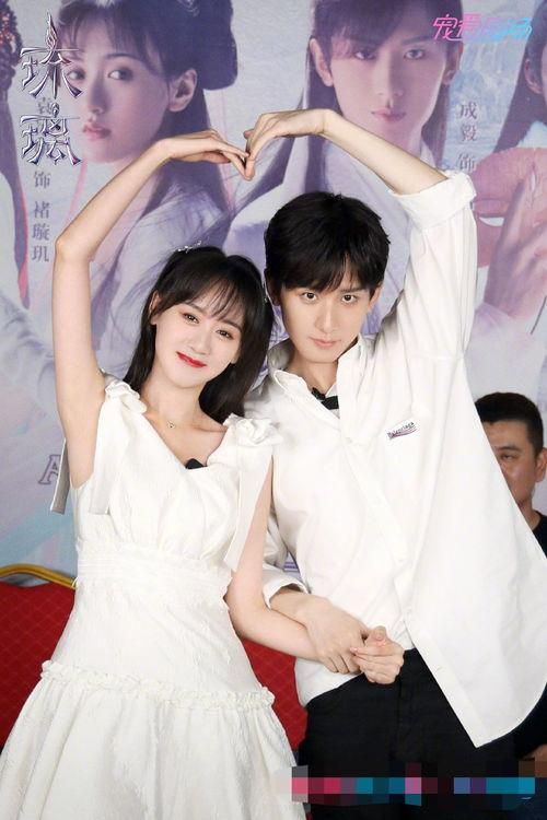 成毅袁冰妍合体吃瓜群众,吃瓜群众热议不已!