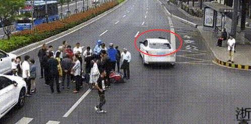 吃瓜群众拍照被撞怎么办,吃瓜群众拍照被撞后的应对指南