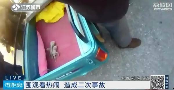 吃瓜群众拍照被撞怎么办,吃瓜群众拍照被撞后的应对指南