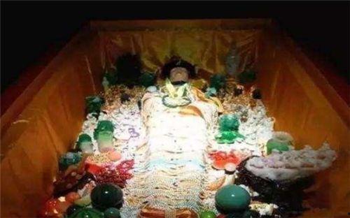 国外吃瓜群众被炸伤,国外吃瓜群众意外遭遇爆炸事故,多人受伤!