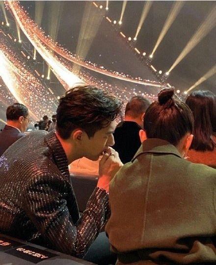 吃瓜群众走在吃瓜第一线,见证吃瓜第一线风云变幻